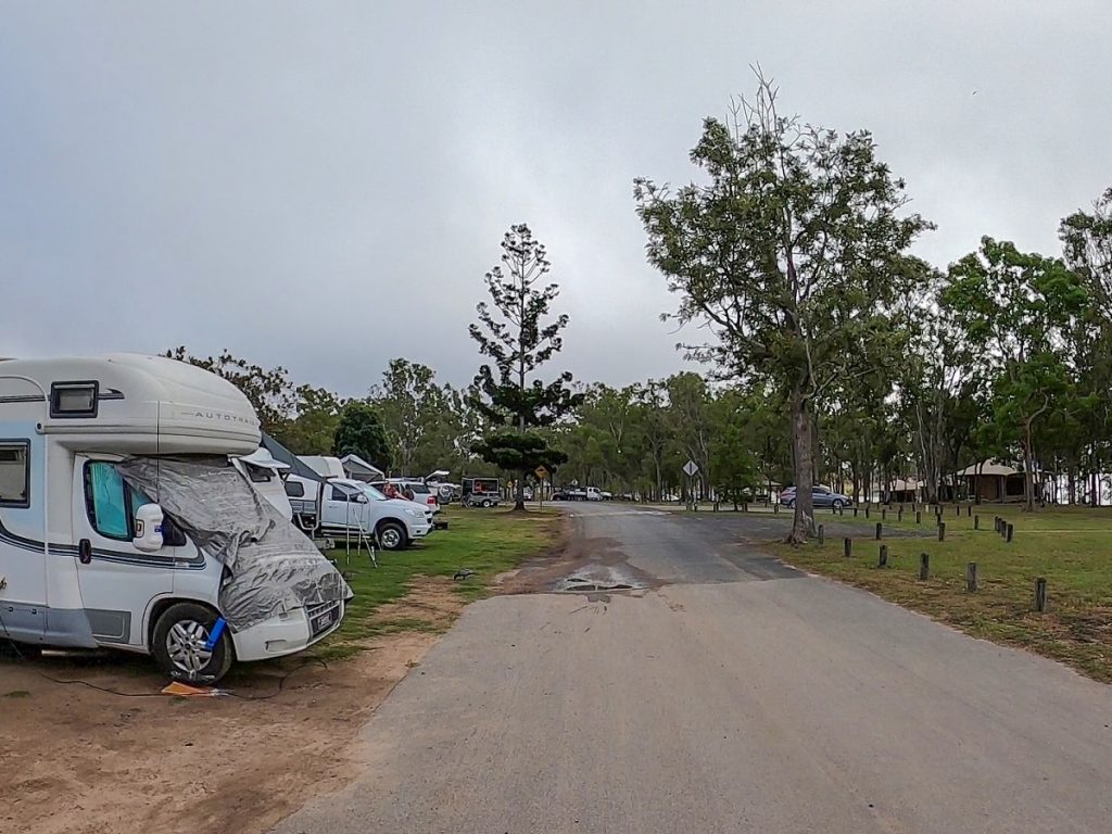 NRMA Lake Somerset Holiday Park: campervan powered sites