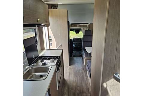 Leisure Rent Deluxe Motorhome image 