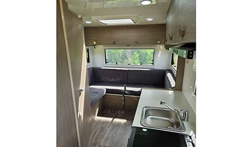 Leisure Rent Deluxe Motorhome image 