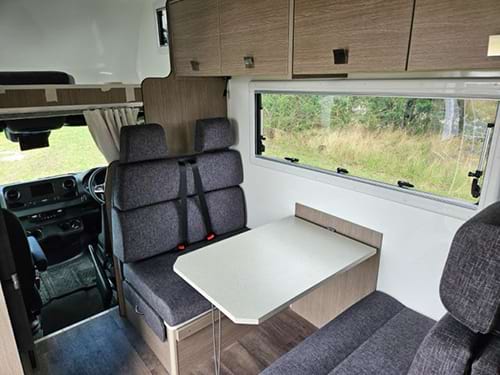 Leisure Rent Deluxe Motorhome image 