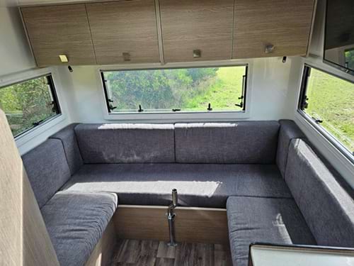 Leisure Rent Deluxe Motorhome image 
